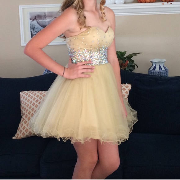 HOMECOMING DRESS💃🏼 - Picture 2 of 8